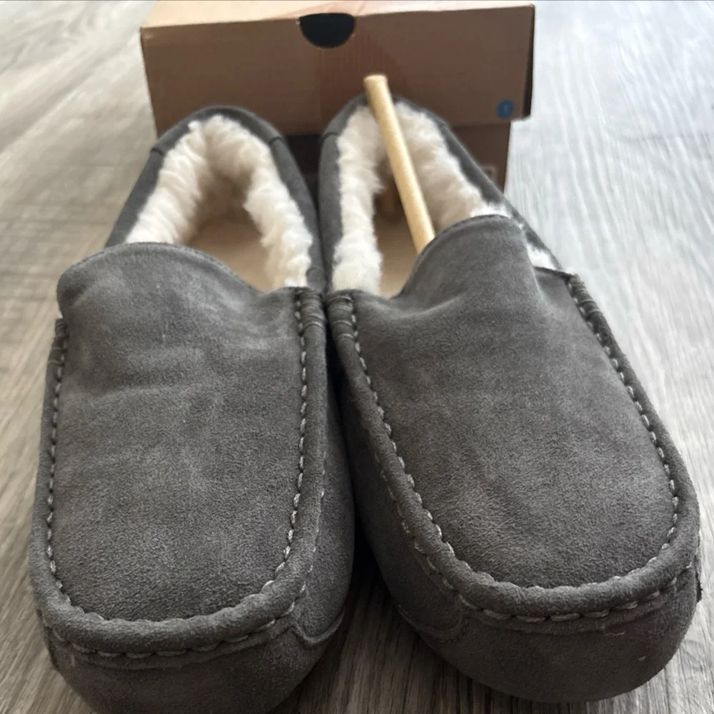 Koolaburra UGG Tipton Suede Slippers Size 9 NIB
